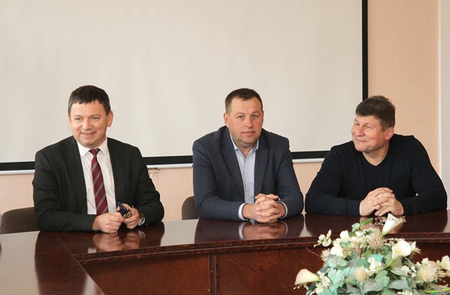 З вітальним словом виступає ректор університету Б.Б.Буяк.